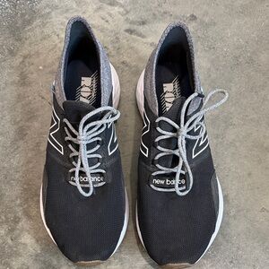 New Balance Men's Black and White Sneakers
